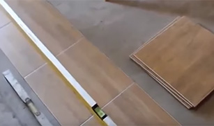Как положить плитку на пол самостоятельно